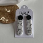 Boucles d’oreilles longues – femmes en noir et blanc